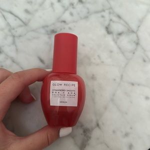 Glow recipe strawberry BHA + AHA salicylic serum.